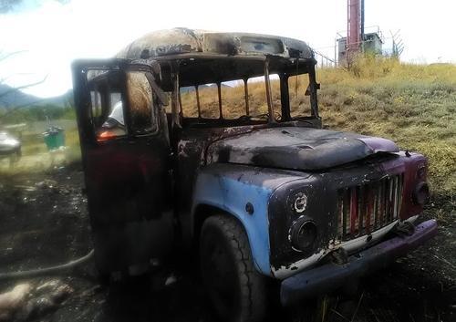 В Коктебеле выгорел старый автобус (фото)